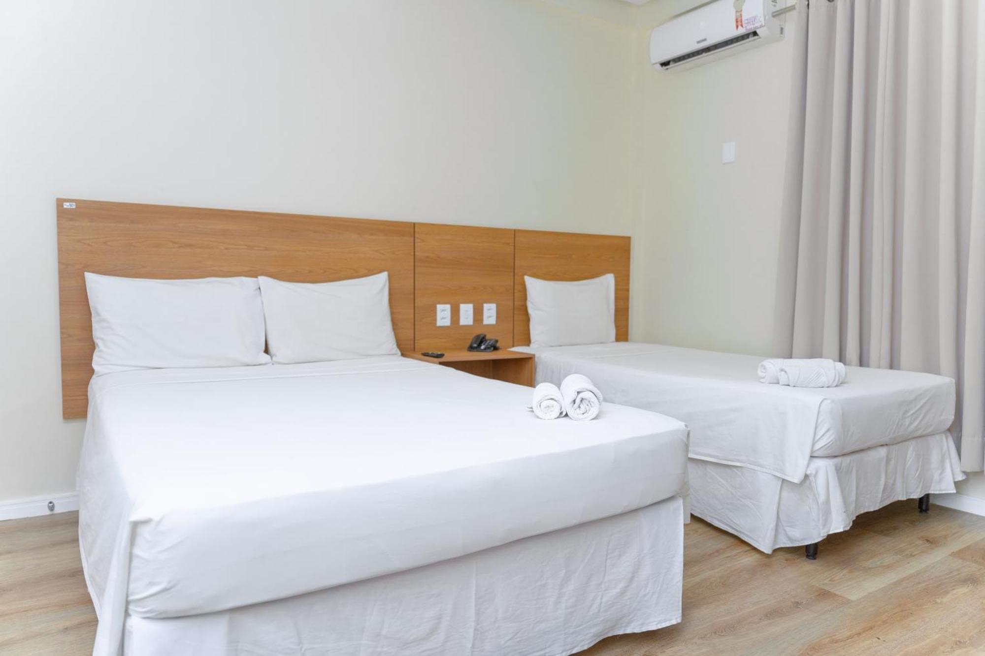 Hotel Equinocios Essential Barcarena Esterno foto